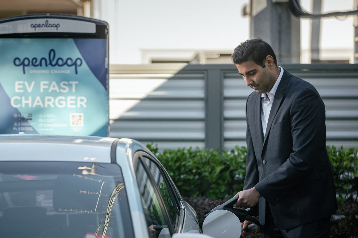 Commerical Man Charging Ev Vehicle Commerical Man Charging Ev Vehicle